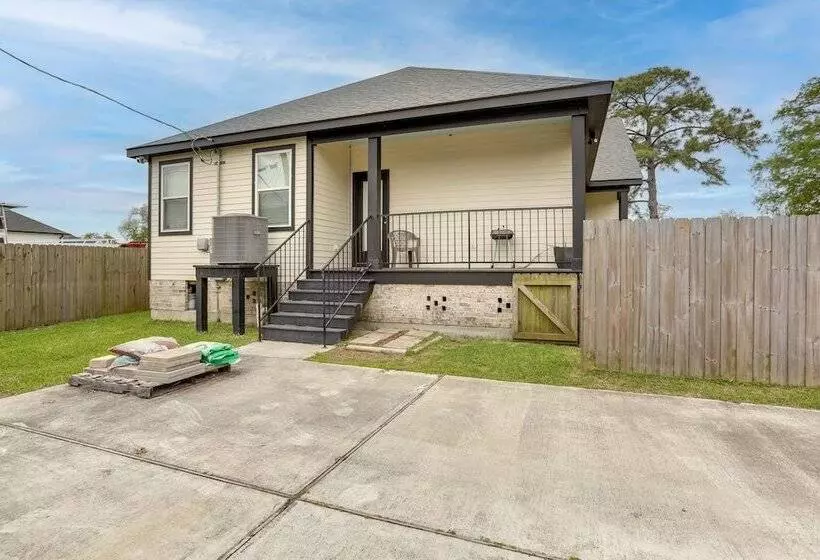 Cozy Arabi Home W/ Yard ~ 6 Mi To French Quarter!