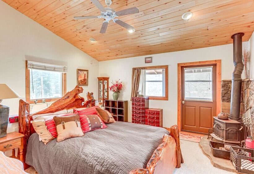 Dolores Cabin W/ River Access: Pets Welcome!