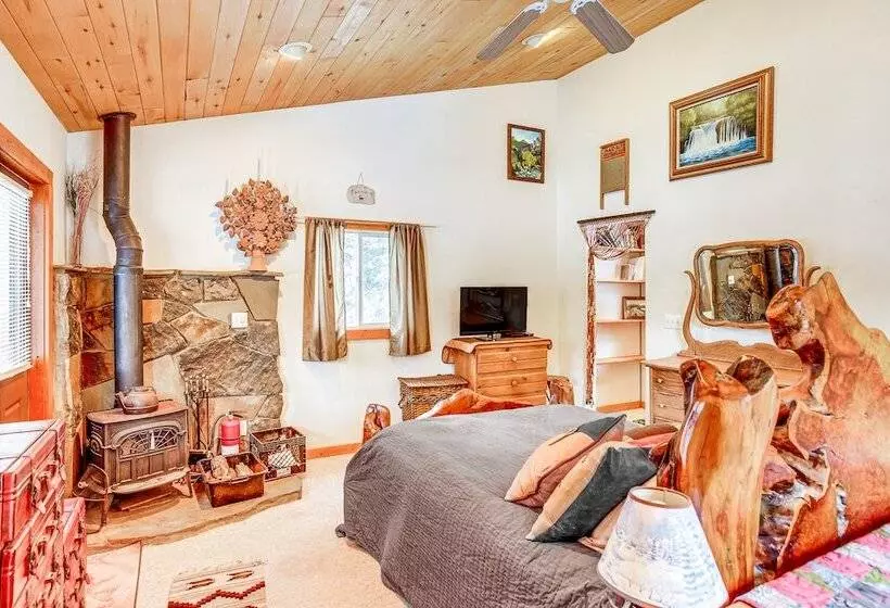 Dolores Cabin W/ River Access: Pets Welcome!