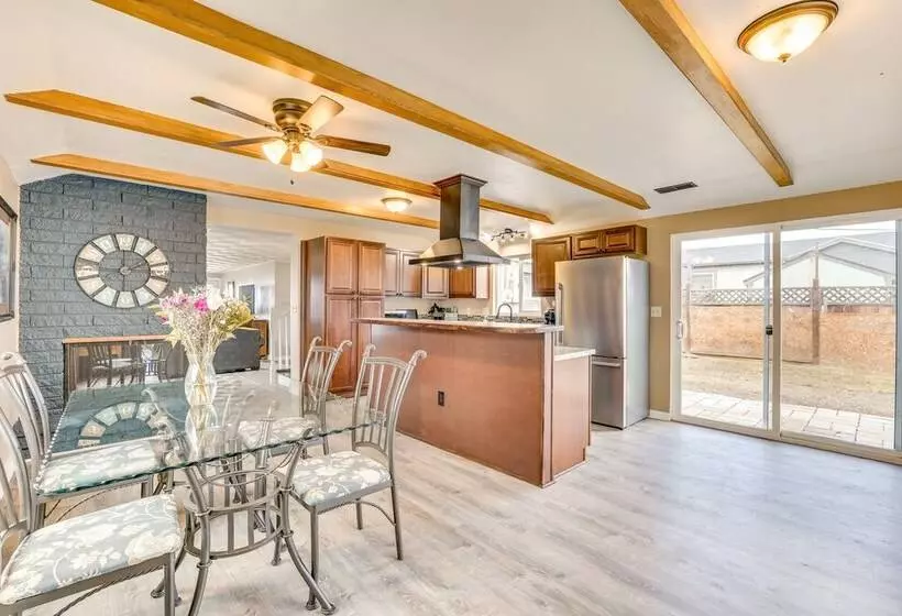 Family Friendly Ontario Home In Central Location!