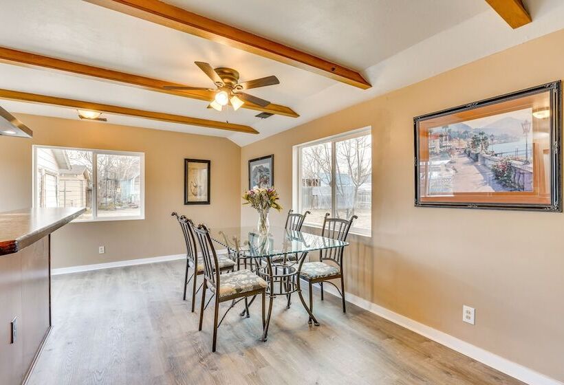 Family Friendly Ontario Home In Central Location!