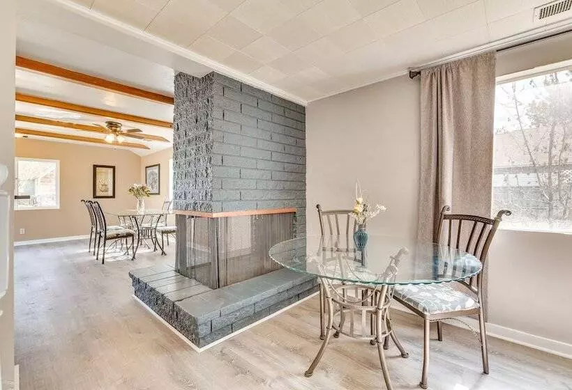 Family Friendly Ontario Home In Central Location!