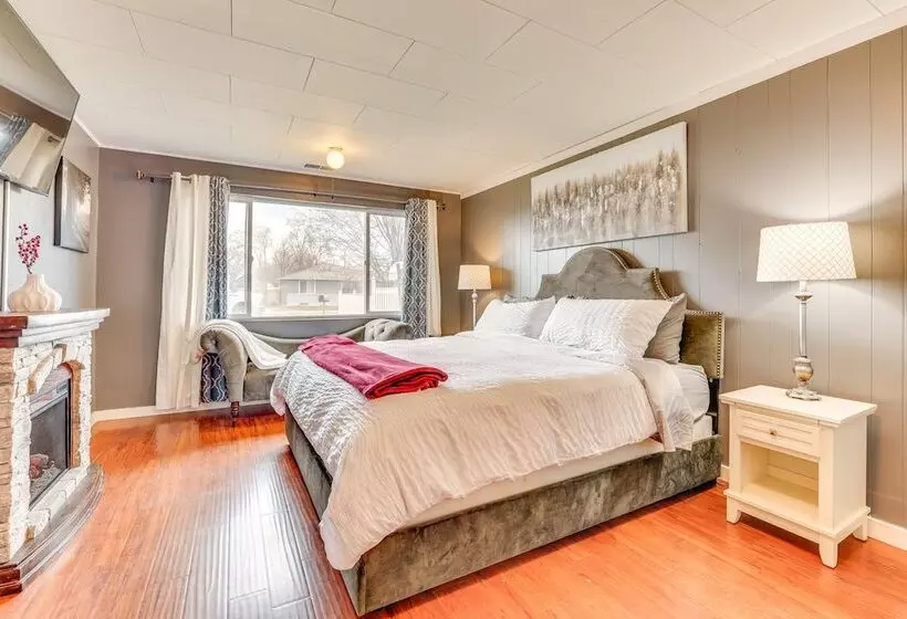 Family Friendly Ontario Home In Central Location!