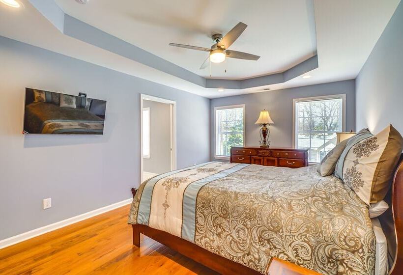 Louisville Retreat W/ Deck ~ 11 Mi To Downtown!