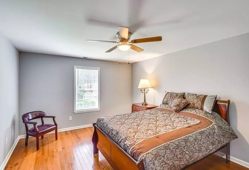 Louisville Retreat W/ Deck ~ 11 Mi To Downtown!