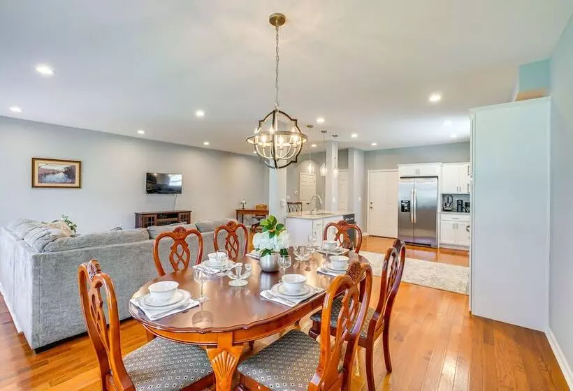 Louisville Retreat W/ Deck ~ 11 Mi To Downtown!