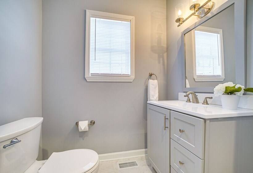 Louisville Retreat W/ Deck ~ 11 Mi To Downtown!