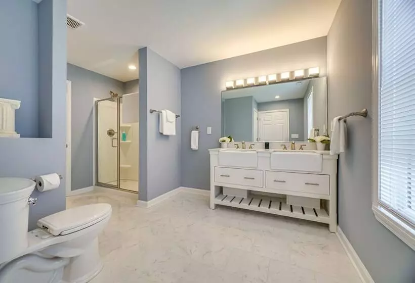 Louisville Retreat W/ Deck ~ 11 Mi To Downtown!