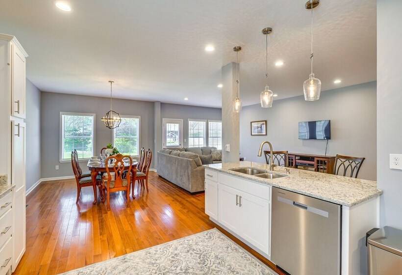 Louisville Retreat W/ Deck ~ 11 Mi To Downtown!