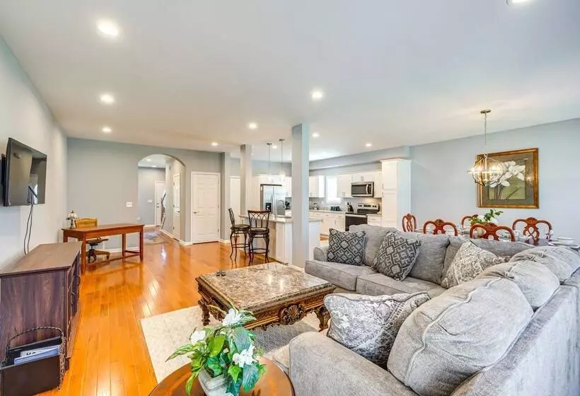 Louisville Retreat W/ Deck ~ 11 Mi To Downtown!