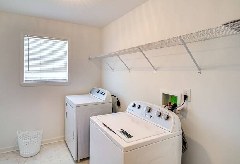 Louisville Retreat W/ Deck ~ 11 Mi To Downtown!