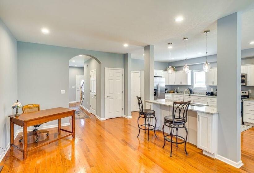 Louisville Retreat W/ Deck ~ 11 Mi To Downtown!