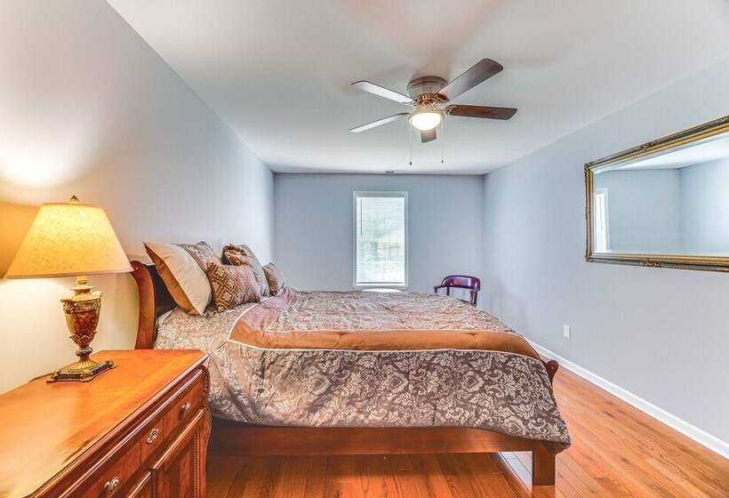 Louisville Retreat W/ Deck ~ 11 Mi To Downtown!