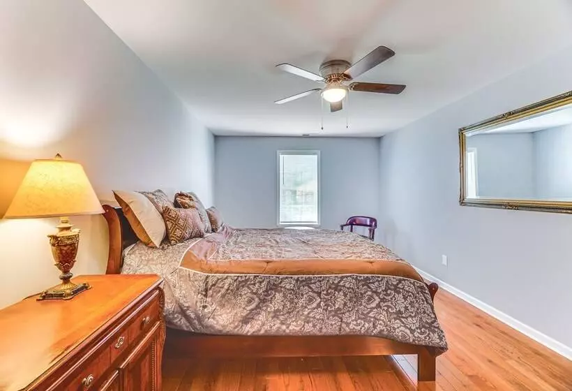 Louisville Retreat W/ Deck ~ 11 Mi To Downtown!
