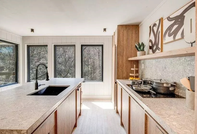 Modern Pisgah Forest Cabin On 60 Wooded Acres!