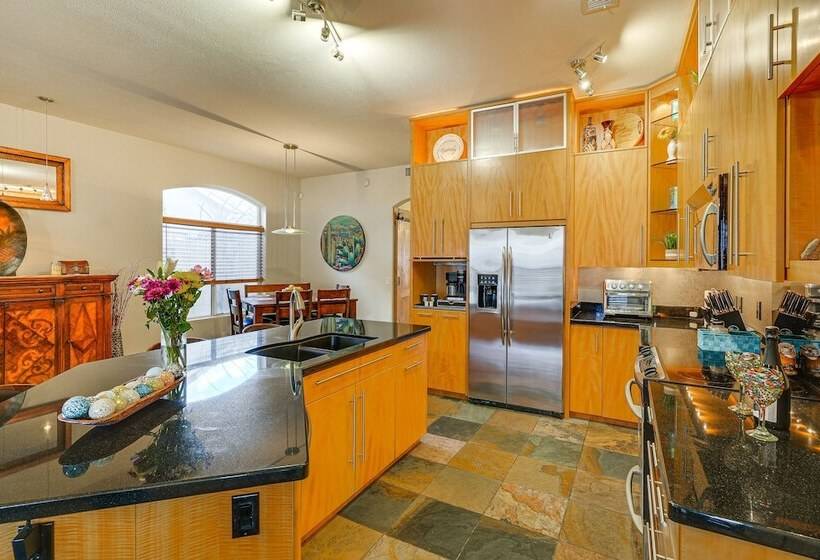 Phoenix Home W/ Private Oasis: Walk To Lookout Mtn