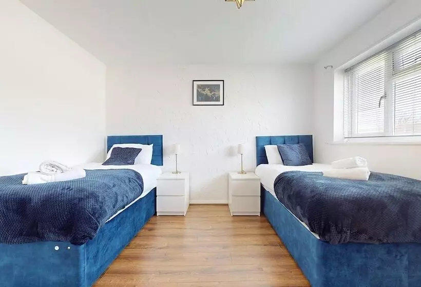 Residenssi Entire 3 Bed Home In Basildon Sleeps Up To 6