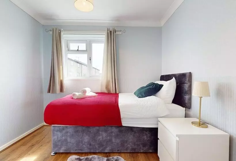 Residenssi Entire 3 Bed Home In Basildon Sleeps Up To 6