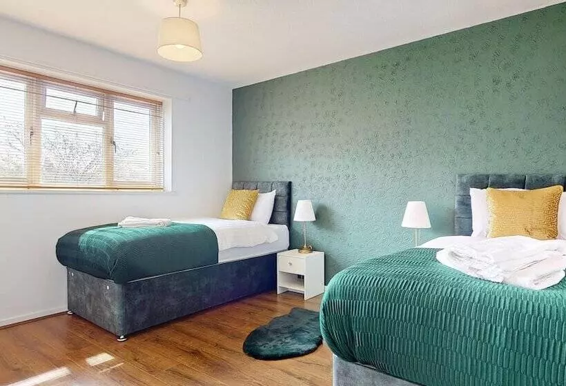 Residenssi Entire 3 Bed Home In Basildon Sleeps Up To 6