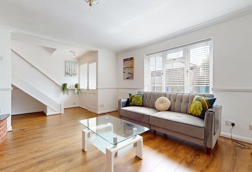 Residência Entire 3 Bed Home In Basildon Sleeps Up To 6