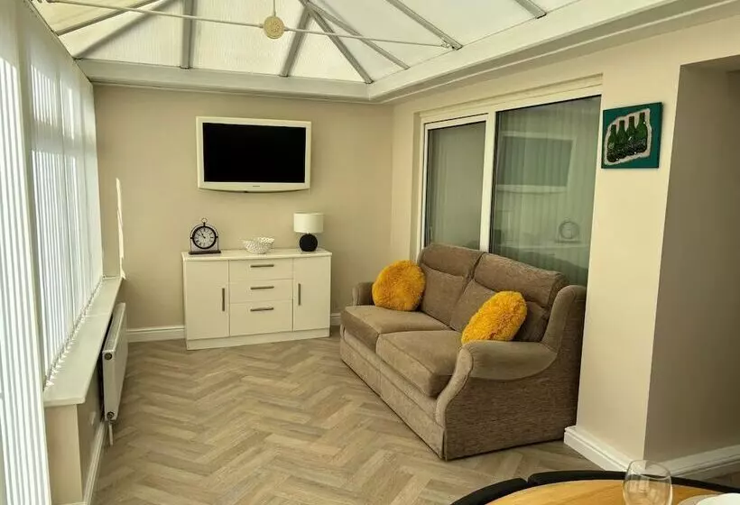 レジデンス Bungalow 2bed 1bath Petfriendly Parking