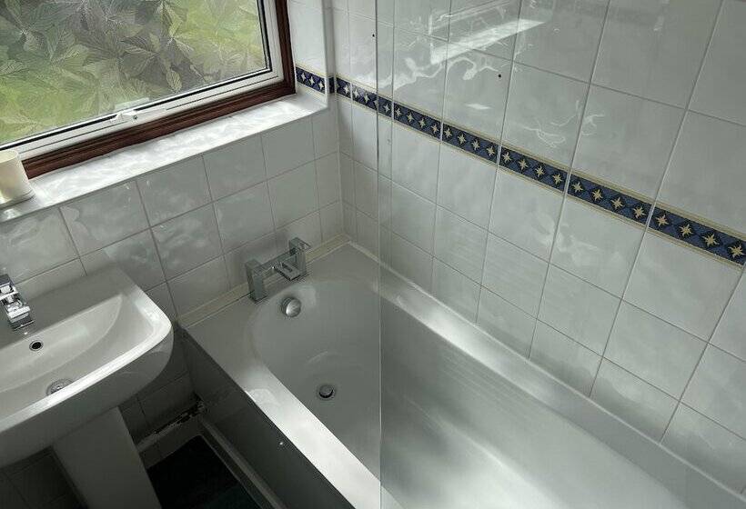 Residenza Charming 3 Bed House In Leighton Buzzard