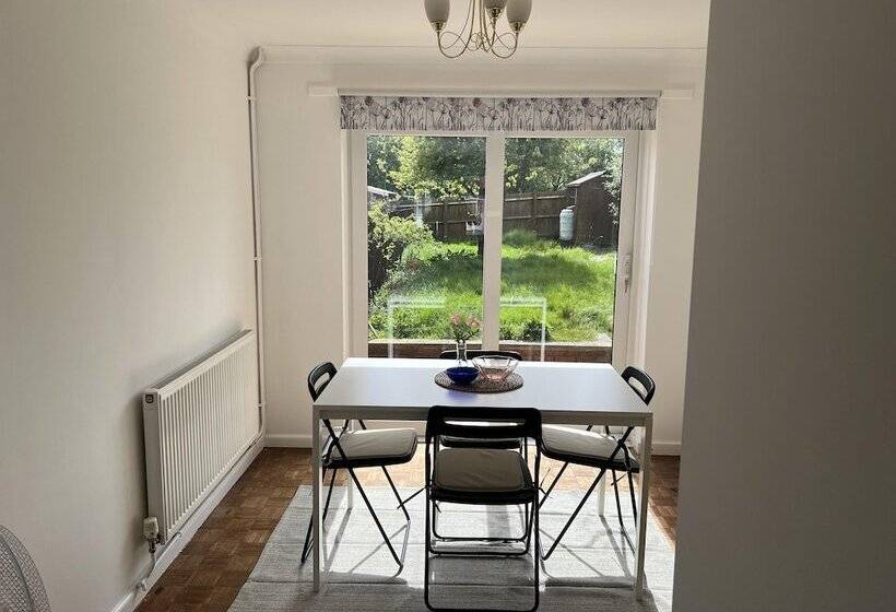 Residenza Charming 3 Bed House In Leighton Buzzard