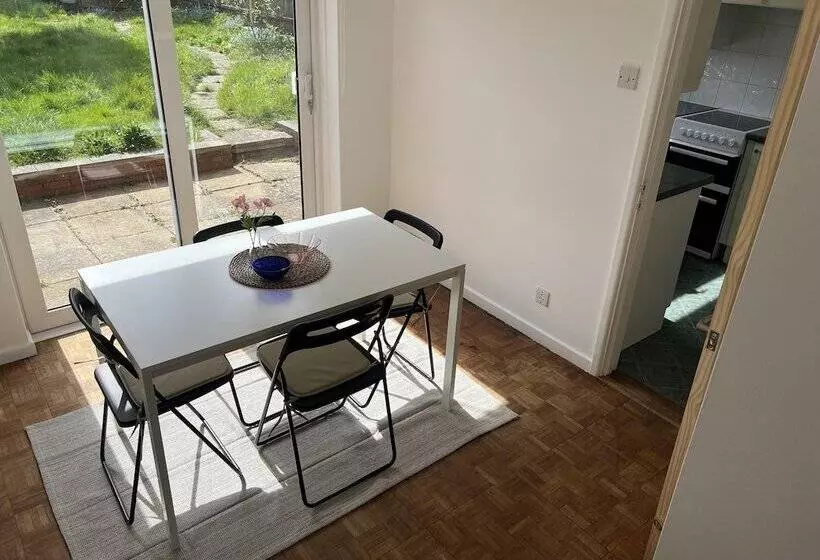 Residenssi Charming 3 Bed House In Leighton Buzzard