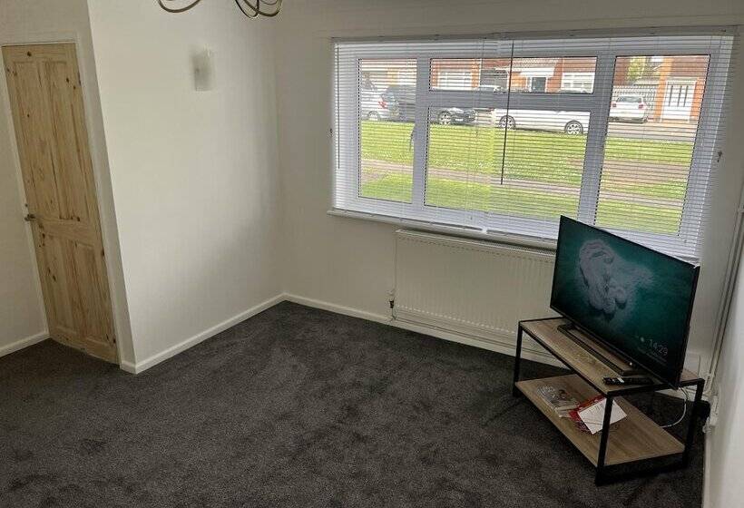 Residenza Charming 3 Bed House In Leighton Buzzard