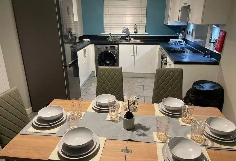 Residenssi Fantastic, Pet Friendly 3 Bedroom House In Bedford