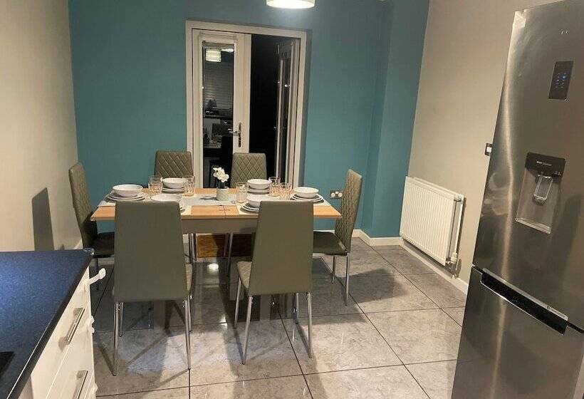 דירת נופש Fantastic, Pet Friendly 3 Bedroom House In Bedford