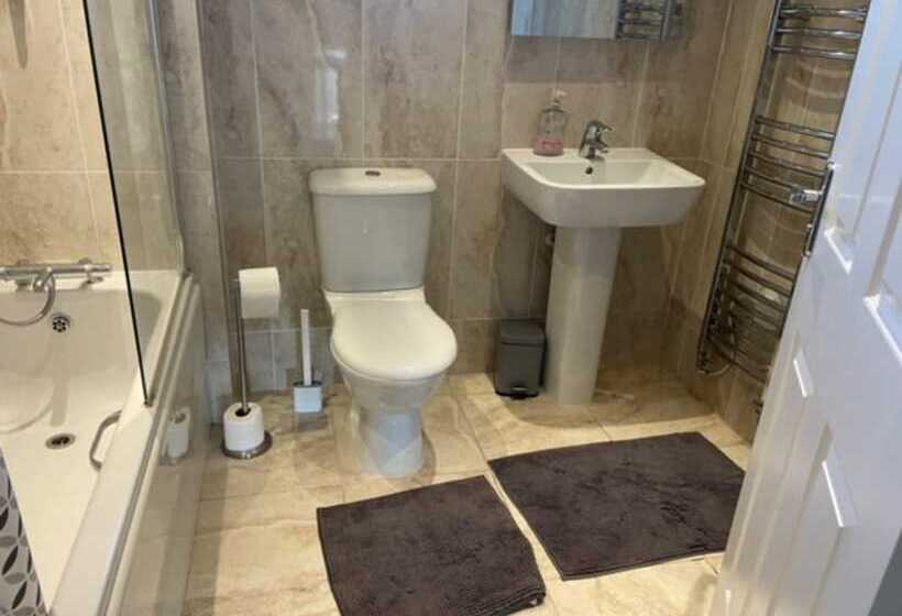 דירת נופש Fantastic, Pet Friendly 3 Bedroom House In Bedford