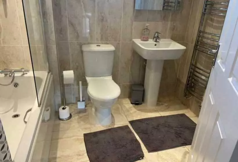 Residenssi Fantastic, Pet Friendly 3 Bedroom House In Bedford