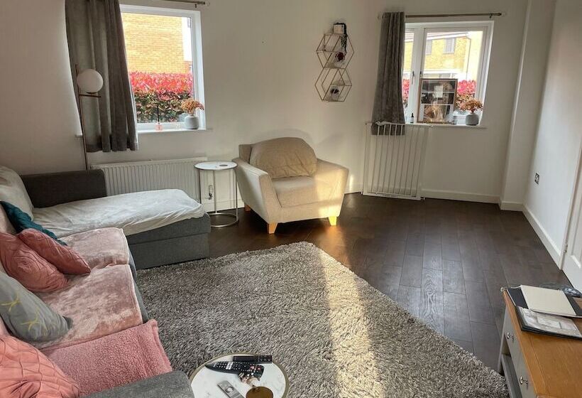 דירת נופש Fantastic, Pet Friendly 3 Bedroom House In Bedford