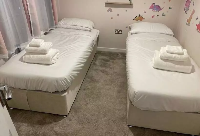 Residenssi Fantastic, Pet Friendly 3 Bedroom House In Bedford