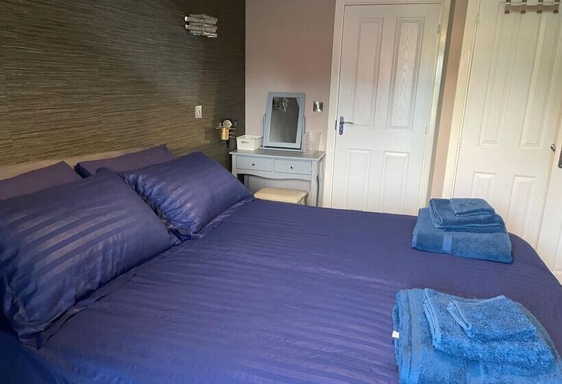 דירת נופש Fantastic, Pet Friendly 3 Bedroom House In Bedford