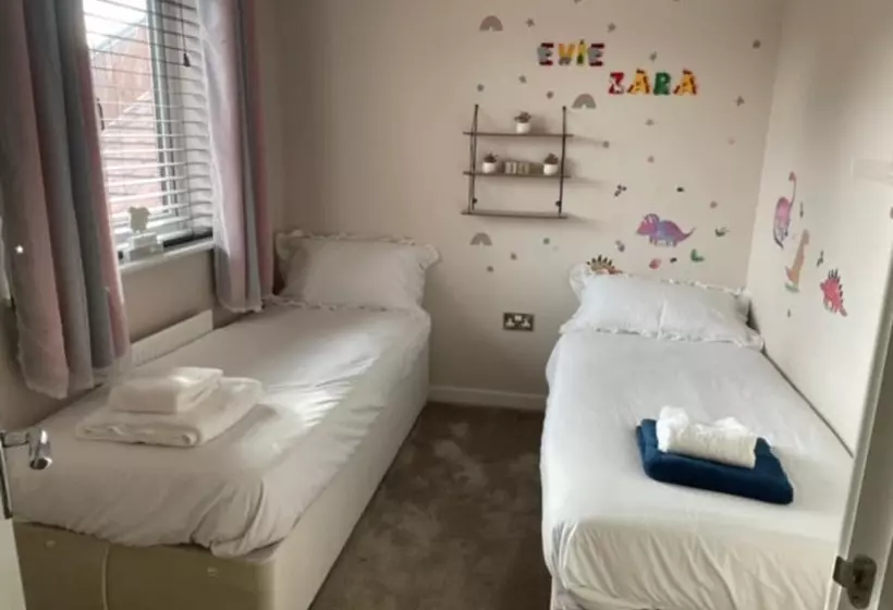 Residenssi Fantastic, Pet Friendly 3 Bedroom House In Bedford