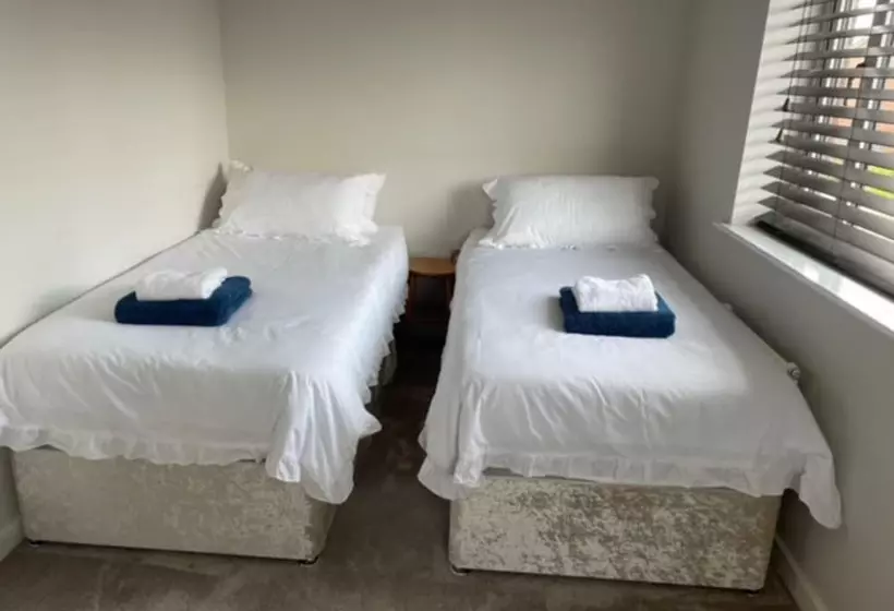 Residenssi Fantastic, Pet Friendly 3 Bedroom House In Bedford