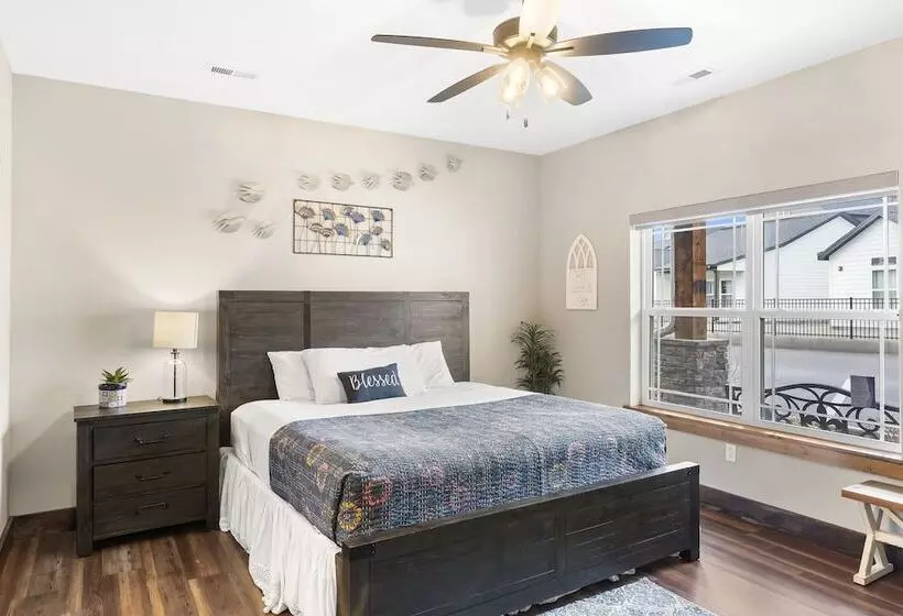 The Rock At Branson Cove 5 Bdr On Table Rock!