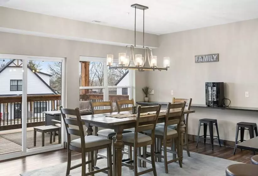 The Rock At Branson Cove 5 Bdr On Table Rock!