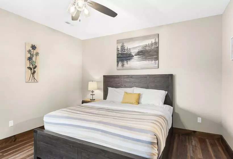 The Rock At Branson Cove 5 Bdr On Table Rock!