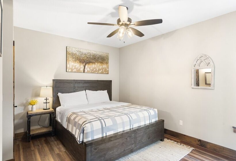 The Rock At Branson Cove 5 Bdr On Table Rock!