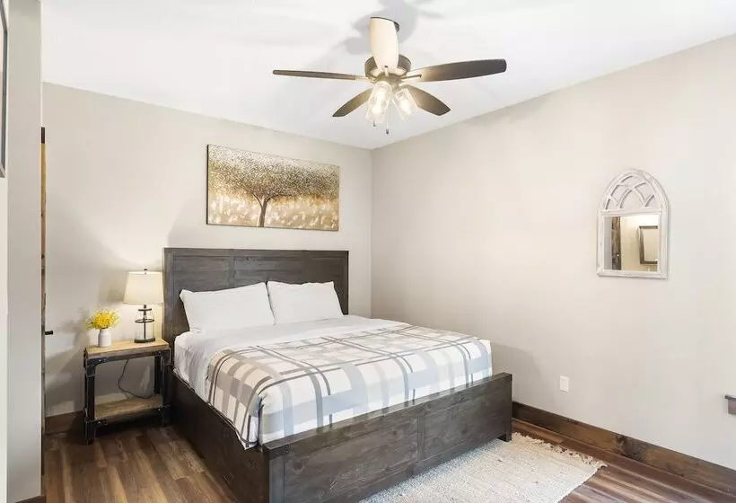 The Rock At Branson Cove 5 Bdr On Table Rock!