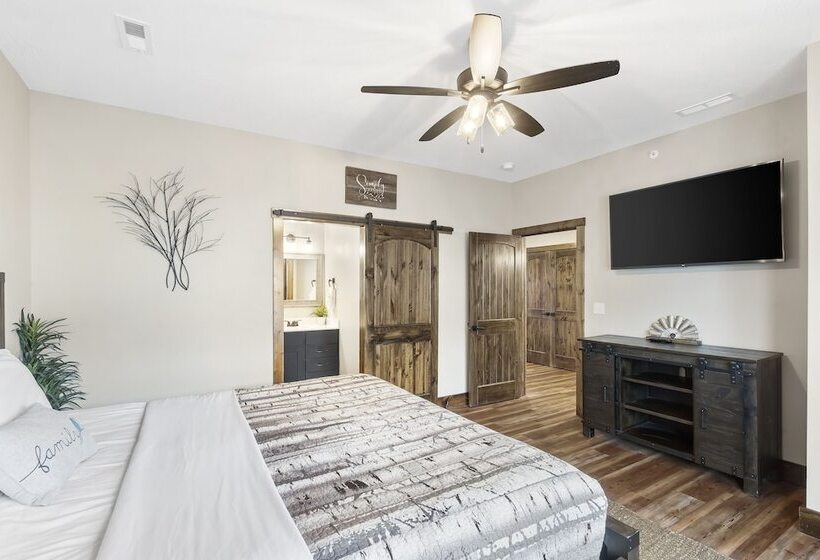 The Rock At Branson Cove 5 Bdr On Table Rock!