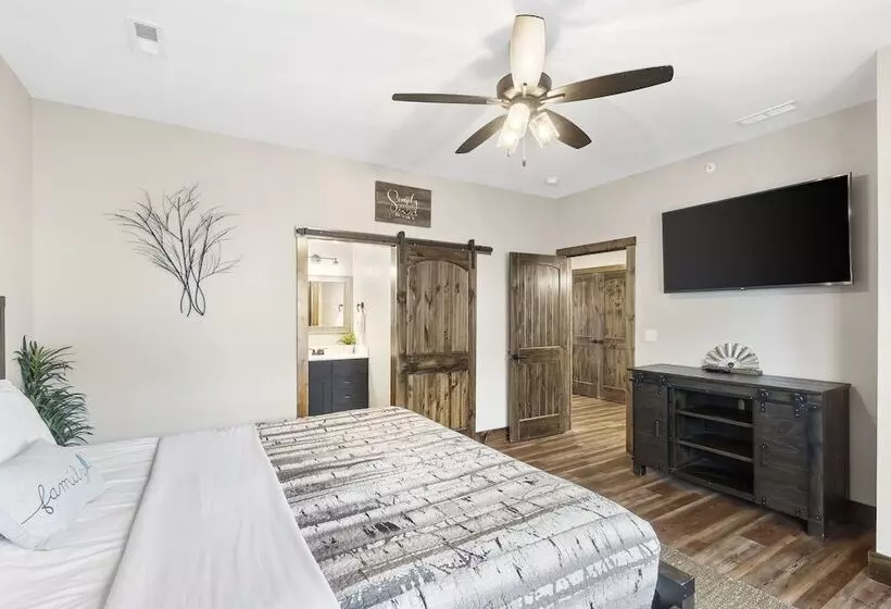 The Rock At Branson Cove 5 Bdr On Table Rock!