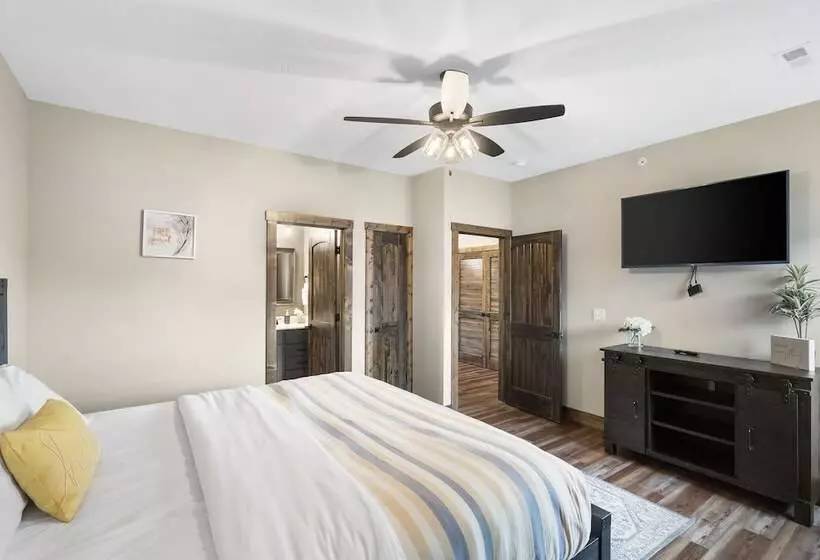 The Rock At Branson Cove 5 Bdr On Table Rock!