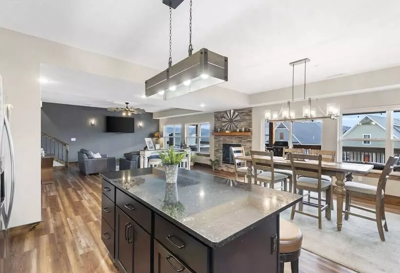 The Rock At Branson Cove 5 Bdr On Table Rock!