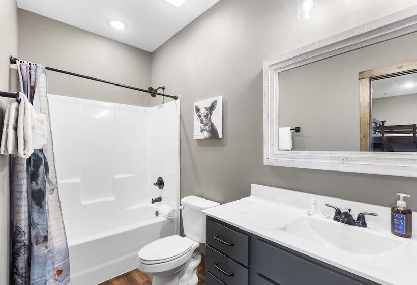 The Rock At Branson Cove 5 Bdr On Table Rock!