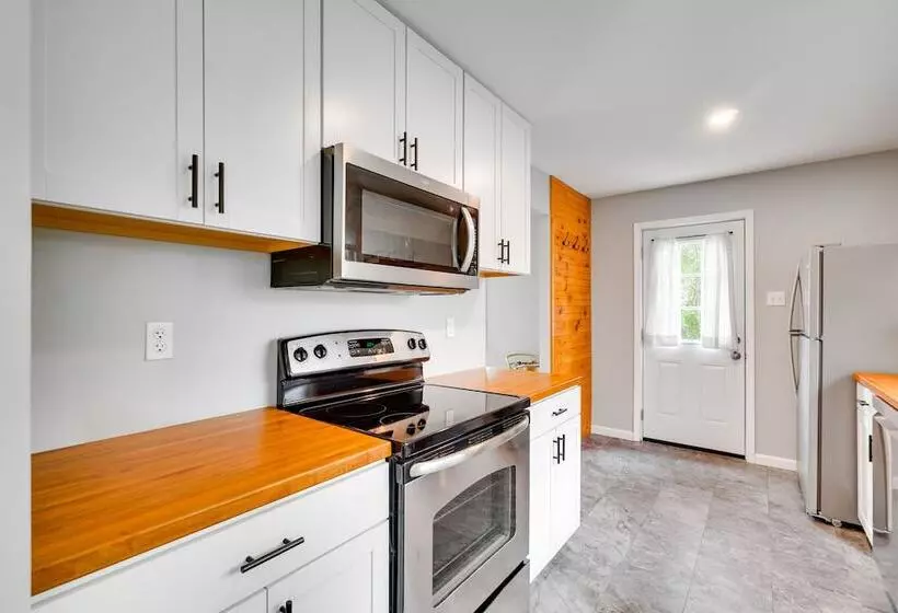 Updated Home: Central Oak Ridge Location