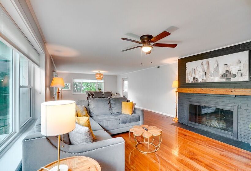 Updated Home: Central Oak Ridge Location